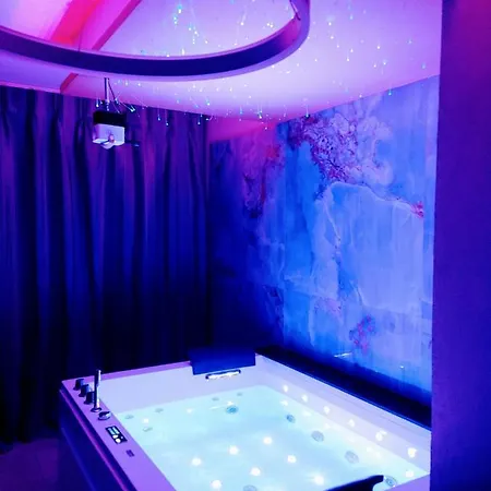 Diamond Apartment *