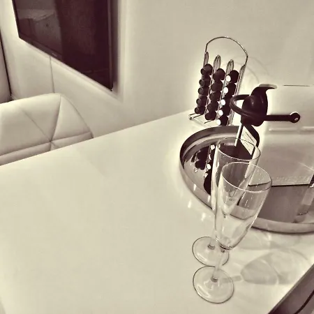 Diamond Apartment *