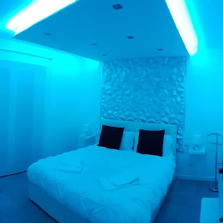 Diamond Apartment *